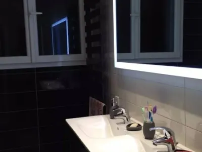 salle de bain noir et grise